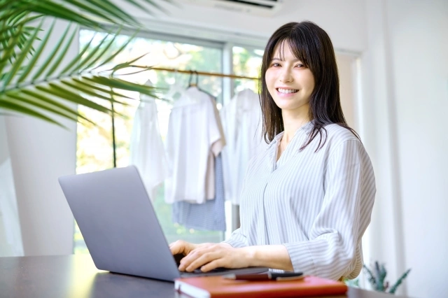 リモートワークの女性